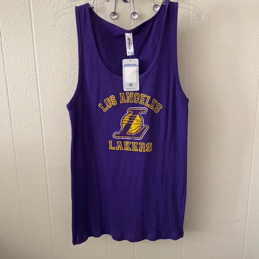 Lakers top